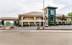 Quality Inn Lathrop 3*